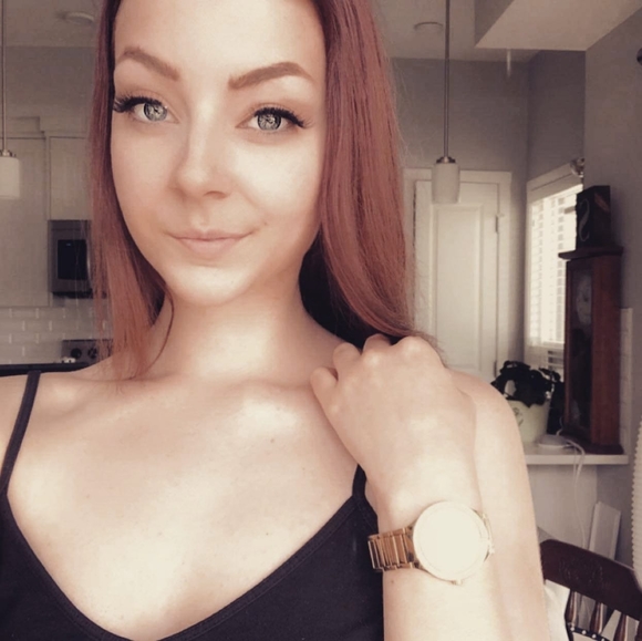 Meet your Posher, Sarah - Picture 1 of 1